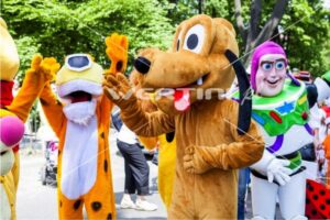 Żywe maskotki do wynajęcia, Pies Pluto, Buzz Astal, Chester