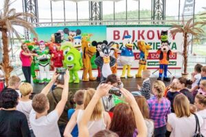 Postacie bajkowe na evencie z okazji Dnia Dziecka