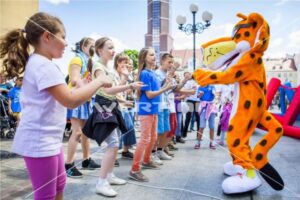 Chester na imprezie dla dzieci