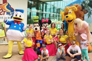 Żywe maskotki z imprezie z okazji Dnia Dziecka z Radiem Zet