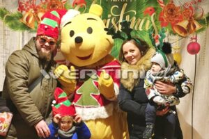 Kubuś Puchatek na świątecznym evencie